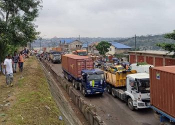 Kinshasa : les chauffeurs des remorques projettent une grève pour réclamer la circulation des camions-remorques durant la journée