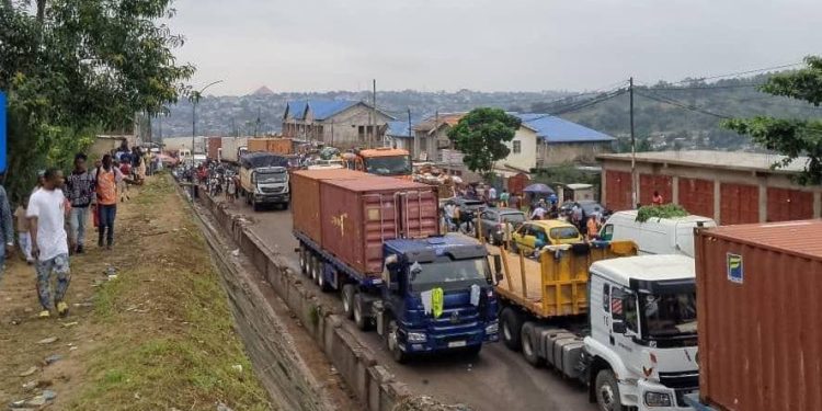 Kinshasa : les chauffeurs des remorques projettent une grève pour réclamer la circulation des camions-remorques durant la journée