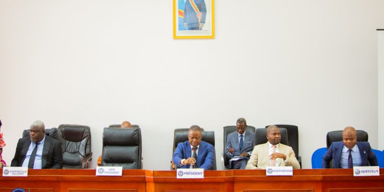 Kinshasa : le ministre provincial des Infrastructures sollicite un report pour mieux répondre aux préoccupations des élus