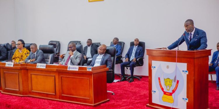Kinshasa : l’assemblée provinciale donne 3 mois au ministre Provincial des Transports pour mettre fin aux tracasseries routières
