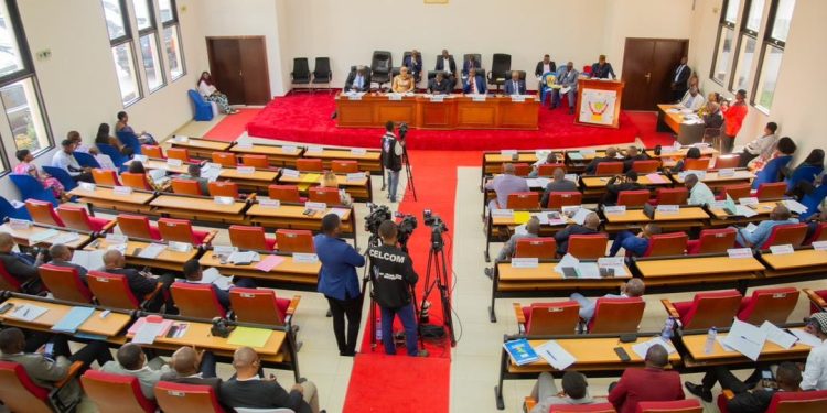 Assemblée provinciale de Kinshasa : la plénière adopte les conclusions de la commission spéciale chargée d’examiner les rapports des vacances parlementaires