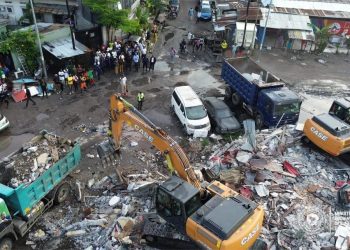 Kinshasa : Démolition des plusieurs terrasses, kiosques et un poste de police érigés sur un collecteur des eaux sur l’avenue Kabambare à Barumbu