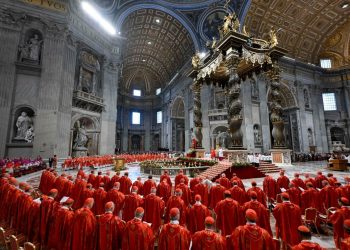 Messe pour élection du Pape : « Le monde d’aujourd’hui attend beaucoup de l’Église pour la sauvegarde de ses valeurs » (le cardinal Giovanni BATTISTA)