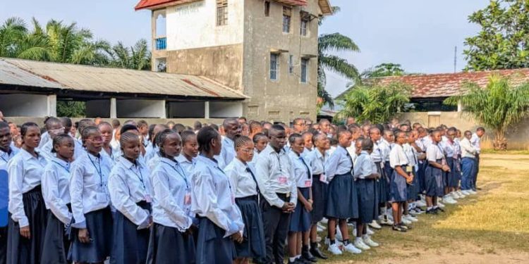 Examen d’État 2025 Hors session : la ministre de l’Éducation nationale Raïssa Malu, donne le go à l’École d’Excellence de Kinshasa