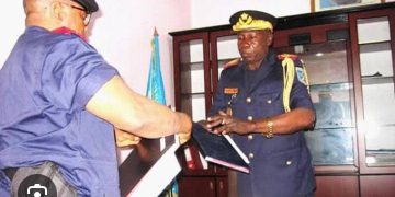 Haut-Katanga : Le commissaire divisionnaire Blaise Kilimbalimba prend officiellement le bâton de commandement de la police