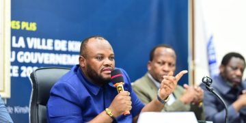 Lutte contre l’insalubrité à Kinshasa : Daniel Bumba instruit les bourgmestres d’éradiquer les marchés pirates (Communiqué)