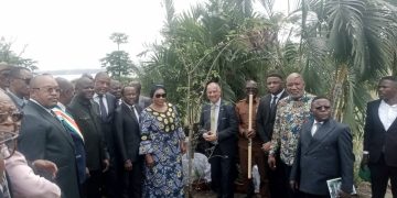 Journée mondiale de l’environnement : « Nous devons nous impliquer dans la plantation d’arbres dans nos milieux de vie et à lutter contre la pollution par des actions de salubrité quotidiennes » (Eve Bazaiba)