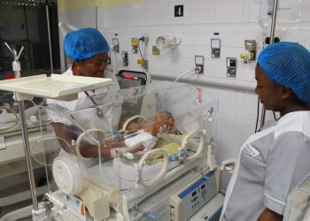 Kinshasa : Le Centre Hospitalier Monkole suspend la gratuité de la maternité en raison de l’insolvabilité de l’État congolais
