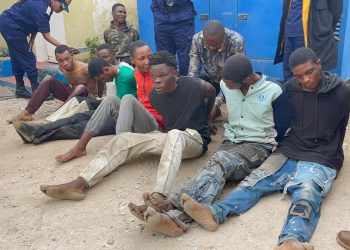 Lubumbashi : La Police nationale du Haut-Katanga présente 13 présumés criminels, dont deux militaires et un policier accusés d’abus de pouvoir