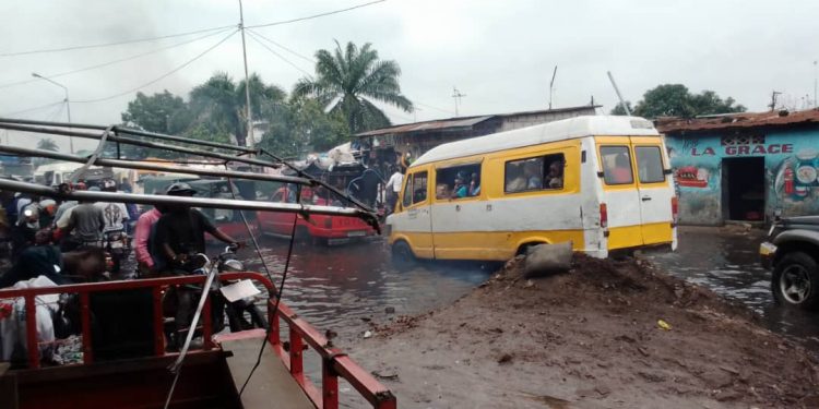Appel à la réhabilitation de la route Mokali à Kimbanseke : Un cri du cœur des habitants