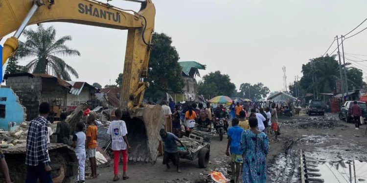 Kinshasa : L’hôtel de ville lance à Masina l’opération de démolition des maisons construites le long du rail