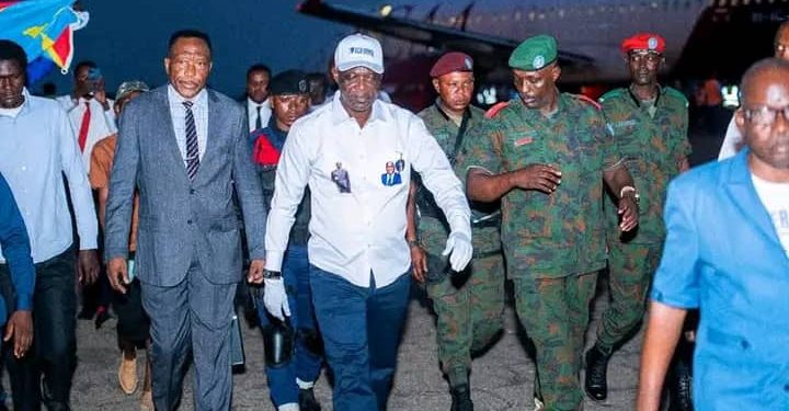 Kasaï-Oriental : A mbujimayi, des militants UDPS ovationnent le gouverneur ad intérim après la conférence des gouverneurs à Kolwezi