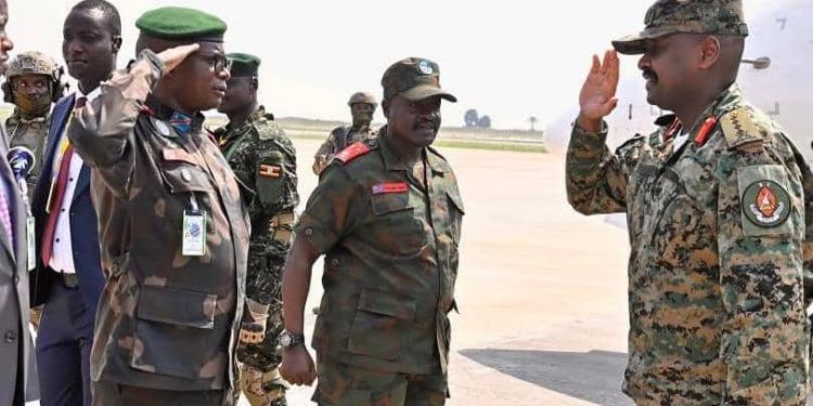 Coopération militaire renforcée entre l’Ouganda et la RDC : un mémorandum d’entente signé à Kinshasa