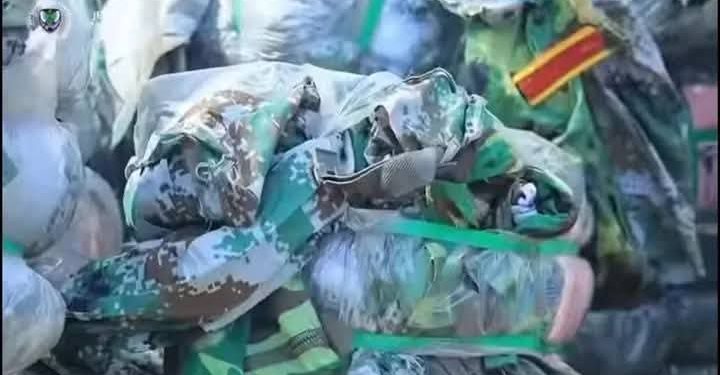 Incinération de 400 tenues militaires saisies à Kinshasa : l’État-major des FARDC met en garde les fauteurs des troubles