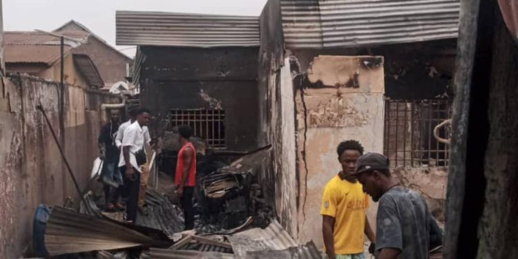 Incendie dévastateur à Lemba : Sept maisons commerciales réduites en cendres