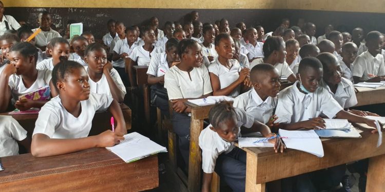 RDC : Le gouvernement annonce le paiement imminent des intervenants aux épreuves hors-session de l’Examen d’État et de l’ENAFEP dans les zones sous occupation