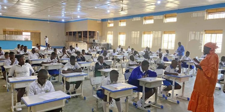 Kampala : 133 élèves congolais dont 75 filles passent l’examen de fin d’études primaires