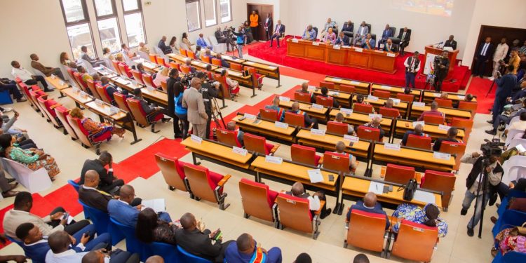 Assemblée provinciale Kinshasa : clôture de la session ordinaire de mars marquée par le débat et le vote de 22 édits