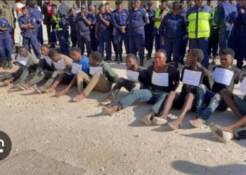 Haut-Katanga : 16 présumés bandits arrêtés par la police nationale congolaise à Lubumbashi dont 2 en tenue militaire