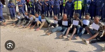 Haut-Katanga : 16 présumés bandits arrêtés par la police nationale congolaise à Lubumbashi dont 2 en tenue militaire
