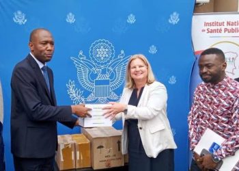 Coopération : la RDC reçoit un lot important de matériel de laboratoire et de fournitures médicales auprès des États-Unis