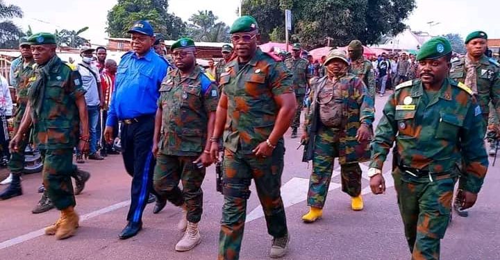 Kasaï : Le Commandant de la 21ᵉ Région militaire John Tshibangu à Tshikapa pour évaluer la situation sécuritaire
