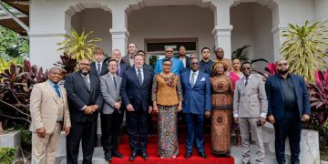 ‎Diplomatie : auprès de Suminwa, des pasteurs du Bureau de la Foi de la Maison Blanche réaffirment leur soutien à l’accord RDC -Rwanda
