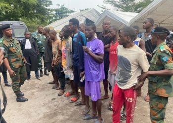 Tribunal militaire de Kinshasa : L’expertise médicale exigée pour déterminer l’âge de deux mineurs accusés de terrorisme