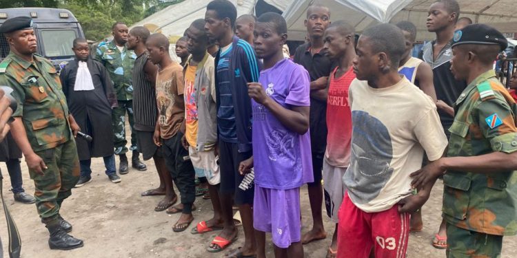 Tribunal militaire de Kinshasa : L’expertise médicale exigée pour déterminer l’âge de deux mineurs accusés de terrorisme