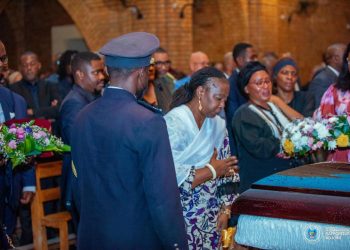 Kinshasa : L’honorable Princesse Dominique Munongo Inamizi a rendu les derniers hommages à NGOY KALUMBA MBALE PHILIPPE Jean-Robert