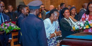Kinshasa : L’honorable Princesse Dominique Munongo Inamizi a rendu les derniers hommages à NGOY KALUMBA MBALE PHILIPPE Jean-Robert