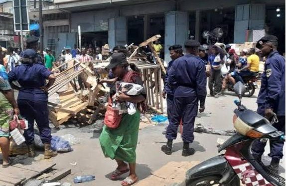 Kinshasa : évacuation des marchands le long de la route nationale 1