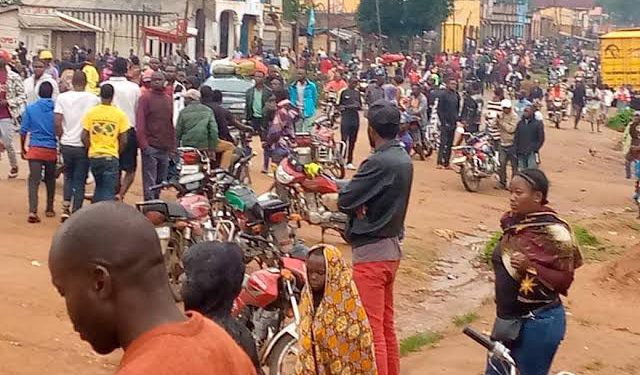 Carnage à Komanda : le gouvernement condamne une « effroyable » attaque et promet une réponse immédiate au terrorisme