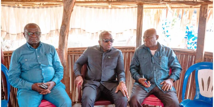 RDC-CongoBrazza: en mission officielle à Brazzaville, Jacquemain Shabani visite les congolais ayant fui les violences de Yumbi