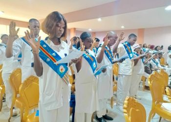 Kinshasa : près de 500 infirmiers assermentés admis à l’ordre national de leur profession