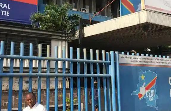 RDC : la Ceni met en garde contre les tentatives de monnayage des duplicatas des cartes d’électeurs