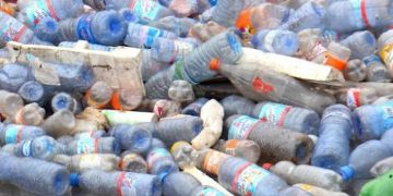 ‎Kinshasa : le gouvernement provincial lance l’opération de ramassage de bouteilles en plastique