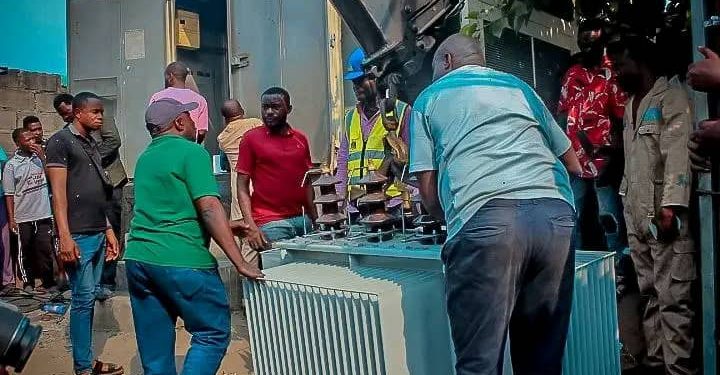 Kinshasa : Le quartier Mangana à Kimbanseke reçoit un nouveau transformateur électrique après une longue période de coupure