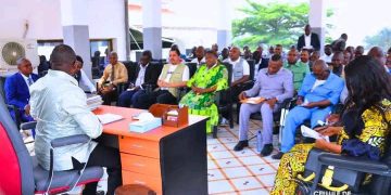 Kasaï : le Gouverneur Crispin Mukendi préside la revue semestrielle du secteur de la santé
