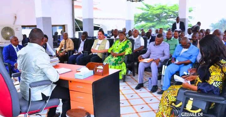 Kasaï : le Gouverneur Crispin Mukendi préside la revue semestrielle du secteur de la santé