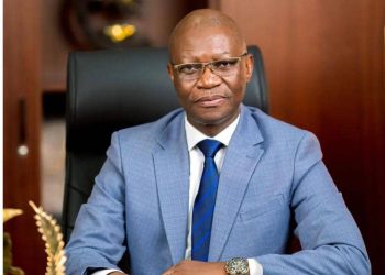 Judith Suminwa 2 : Voici les raisons à la base de la reconduction de Roger Kamba au ministère de la Santé.