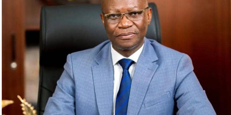 Judith Suminwa 2 : Voici les raisons à la base de la reconduction de Roger Kamba au ministère de la Santé.