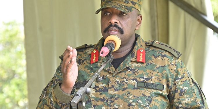 Guerre à l’Est : « Si la guerre éclate à nouveau dans l’est de la RDC, nous n’hésiterons pas une minute à défendre nos intérêts en tant que pays » (Muhoozi Kainerugaba)