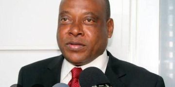 Apres la sortie du gouvernement Suminwa 2 : Steve Mbikayi remet en question l&rsquo;entourage de Tshisekedi, « Je suis élu du peuple et non de l’union sacrée »
