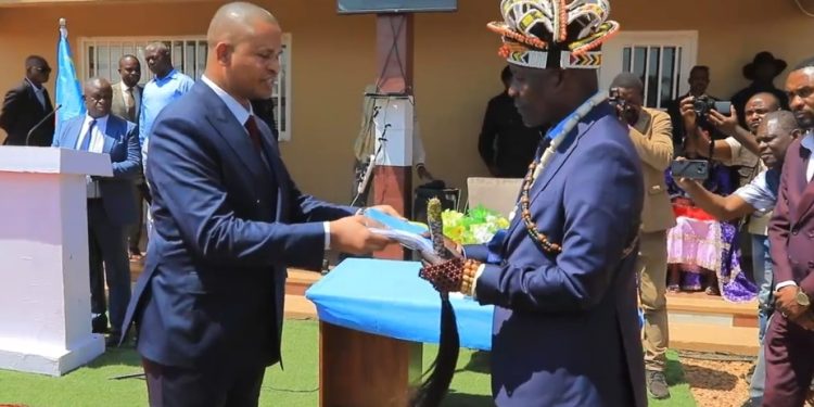 Haut-Katanga : Le Gouverneur a.i Martin Kazembe a procédé à l’installation du grand chef Kasongo Kiembe Jean-Marie