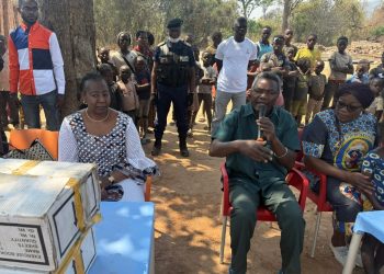 Lualaba : Échanges fructueux entre la princesse Dominique INAMIZI et la population du Groupement de Kalonga à Kalulu