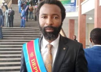 Assemblée nationale : Malgré l’appel au calme de Tshisekedi, le pétitionnaire Crispin Mbindule persiste et signe pour l’éviction du bureau Kamerhe