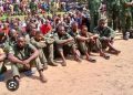 Maï-Ndombe : Sept rebelles Mobondo arrêtés et des armes saisies par l’armée à Kwamouth