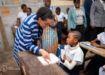 Rentrée scolaire 2025-2026 : « Les pratiques de la levée du drapeau et la récitation du serment du citoyen sont de vigueur dans toutes les écoles » (ministre Raissa MALU)