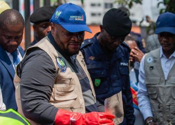 ‎Kinshasa : le gouverneur invite la population kinoise à ne pas jeter les ordures sur la place publique